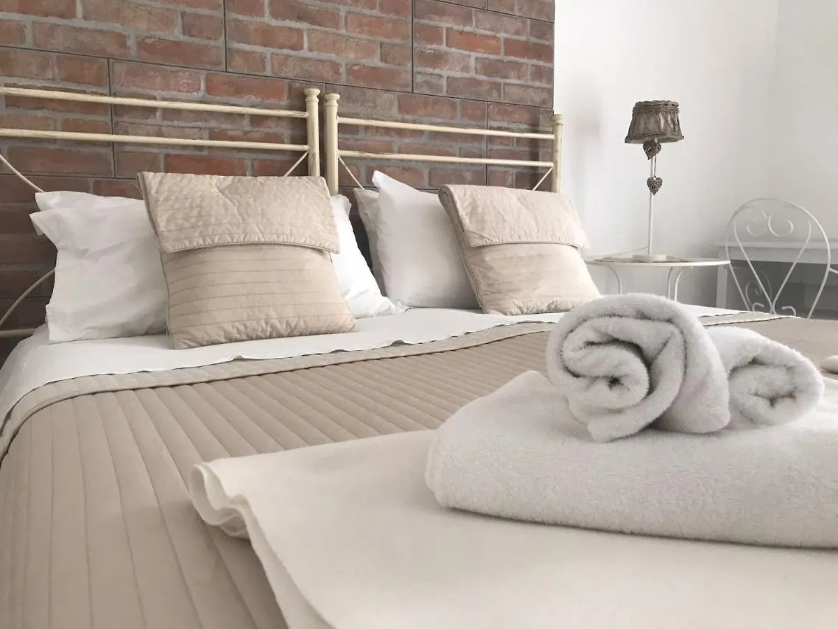 לינה וארוחת בוקר צ'יניזי La Mansarda B&B