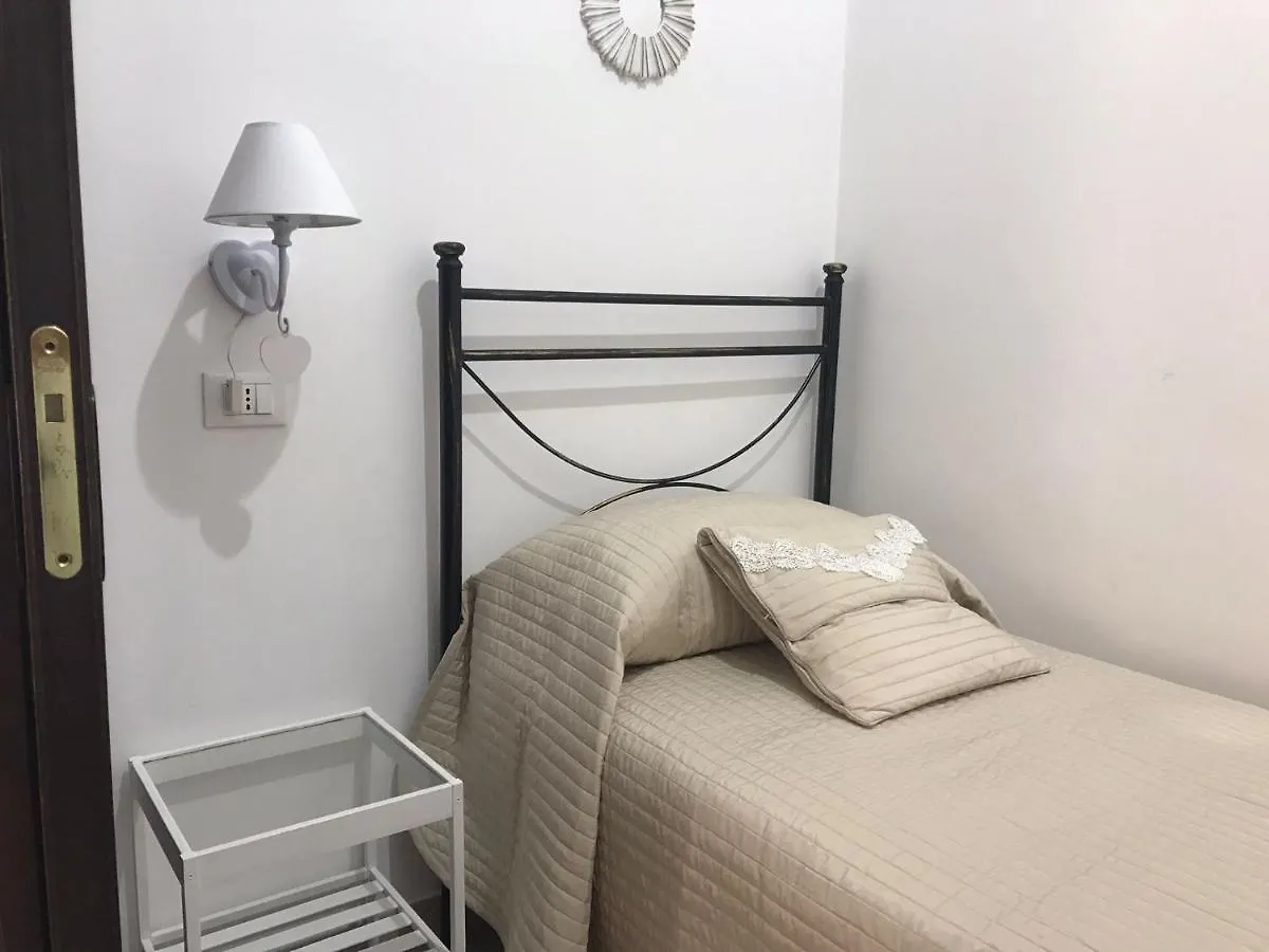 *** לינה וארוחת בוקר צ'יניזי La Mansarda B&B איטליה