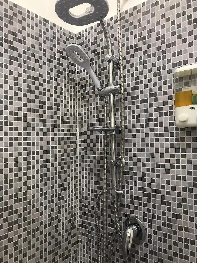 לינה וארוחת בוקר צ'יניזי La Mansarda B&B