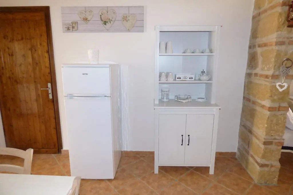 לינה וארוחת בוקר צ'יניזי La Mansarda B&B