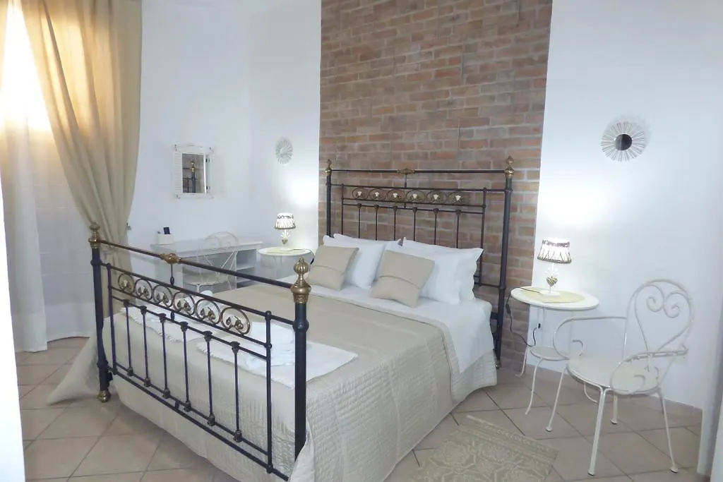 לינה וארוחת בוקר צ'יניזי La Mansarda B&B